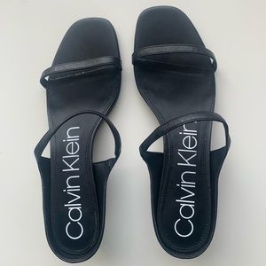 Calvin Klein Domenica slide